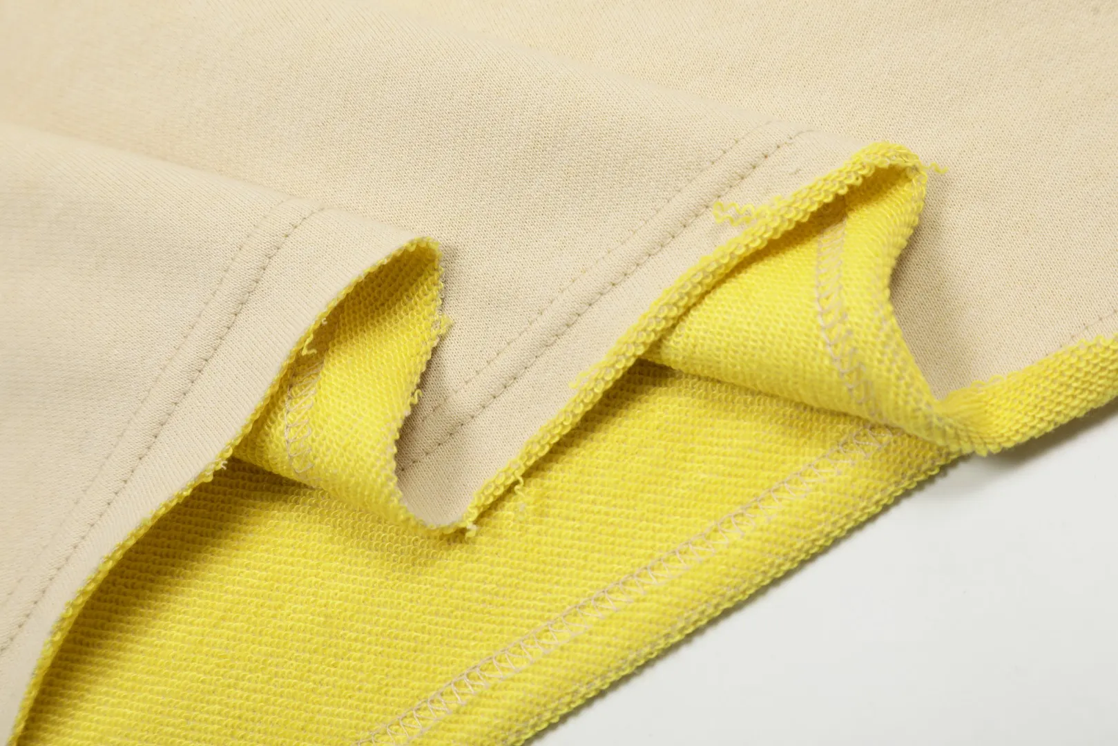🅿️210 "Top Quality" Style No.: T5011# [Ralph Lauren dual-color pony embroidered logo couple V-neck sweatshirt] ✅Ralph Lauren classic two-color stitching contrasting V-neck terry sweatshirt ✅The version is restored to the original version. The maximum size can be worn up to 170 pounds. Loose, comfortable and stress-free. ✅The upper body is simple and easy to wear. ootd must-have style. Good-looking clothes are never too picky. A must-have in a couple’s wardrobe Size: S-L Color: Mi Xing Navy Gray